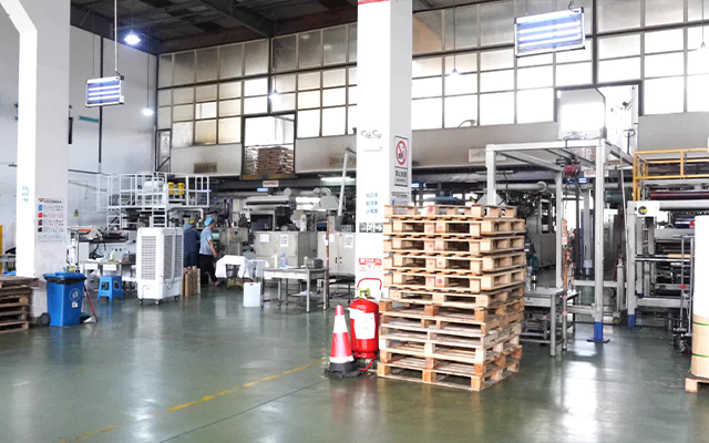 自動(dòng)化貼標(biāo)機(jī),立式貼標(biāo)機(jī),標(biāo)簽貼標(biāo)機(jī)